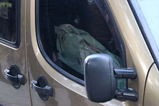 Cenazeyi aracın koltuğunda taşıyan sürücüye polis müdahalesi